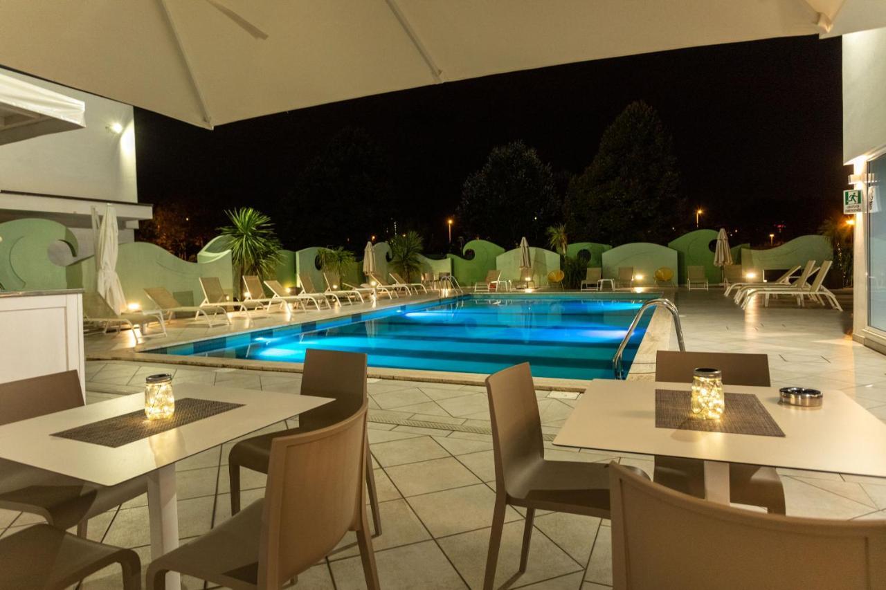 Nero D'Avorio Apartments Ріміні Екстер'єр фото